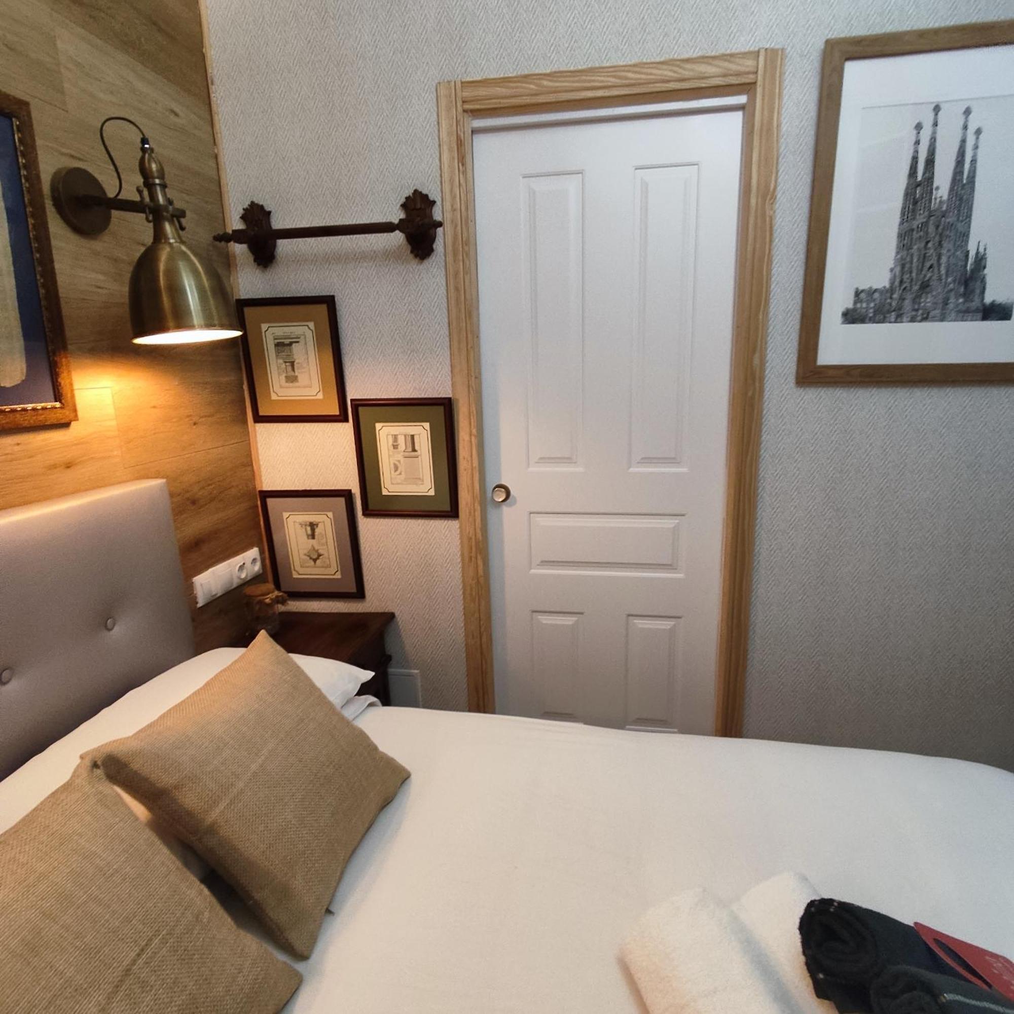 Studio Or Rooms With Private Bathroom Or Rooms With Shared Bathroom Barcelona Eksteriør billede