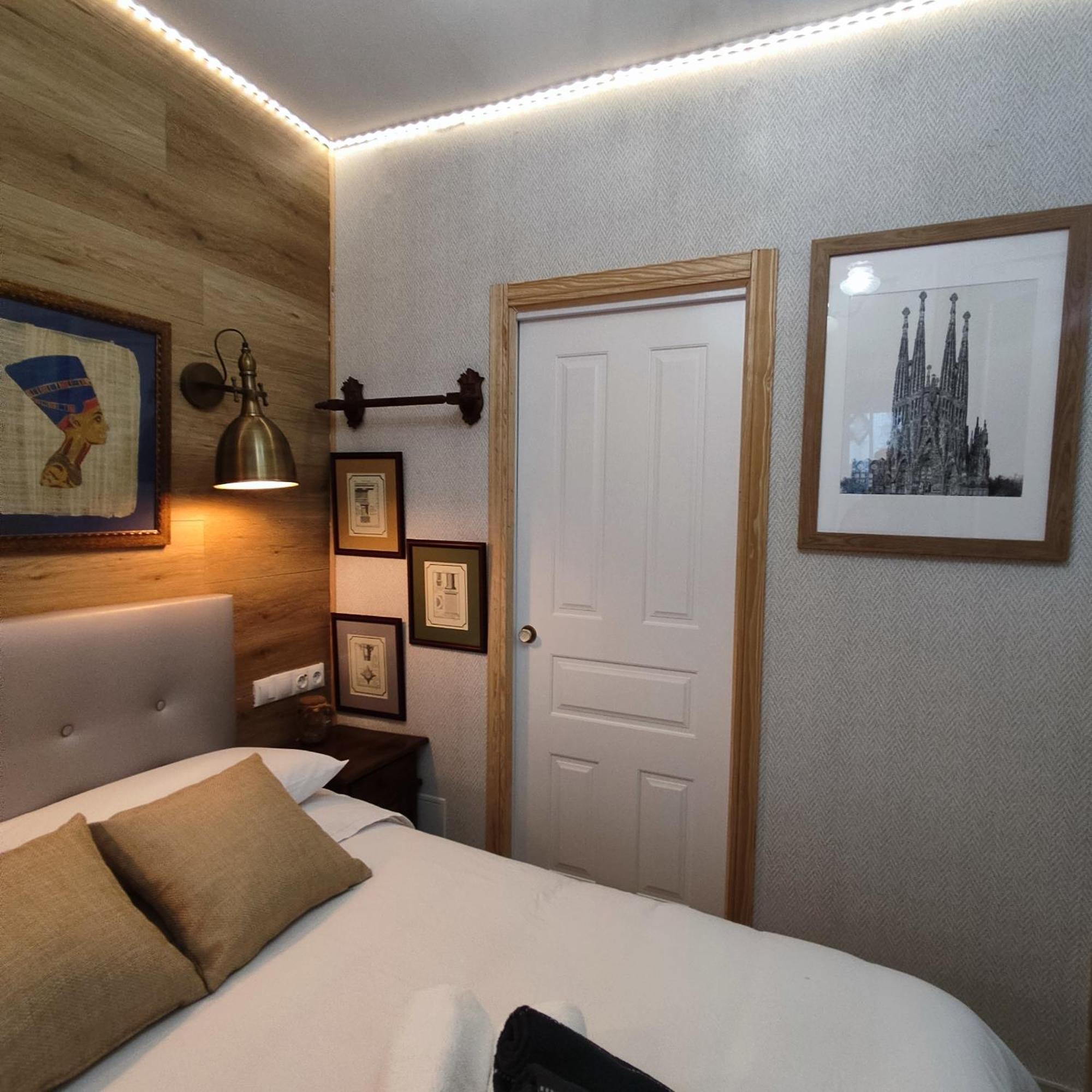 Studio Or Rooms With Private Bathroom Or Rooms With Shared Bathroom Barcelona Eksteriør billede