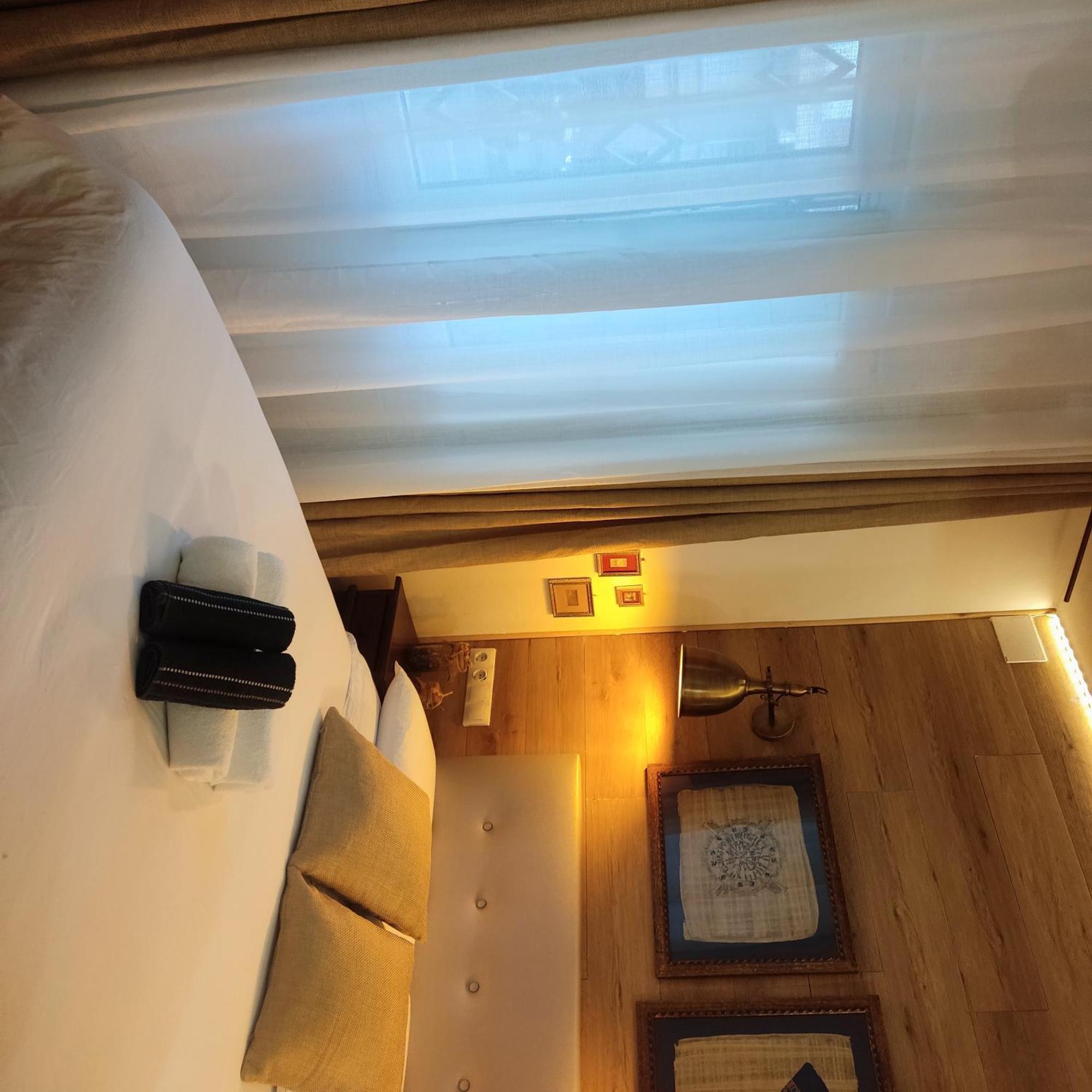 Studio Or Rooms With Private Bathroom Or Rooms With Shared Bathroom Barcelona Eksteriør billede