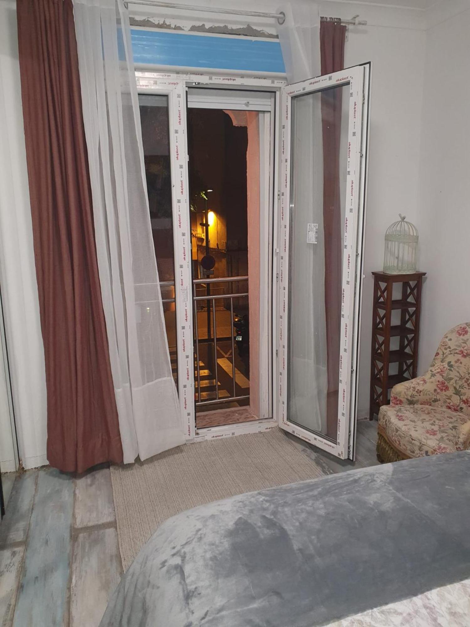 Studio Or Rooms With Private Bathroom Or Rooms With Shared Bathroom Barcelona Eksteriør billede