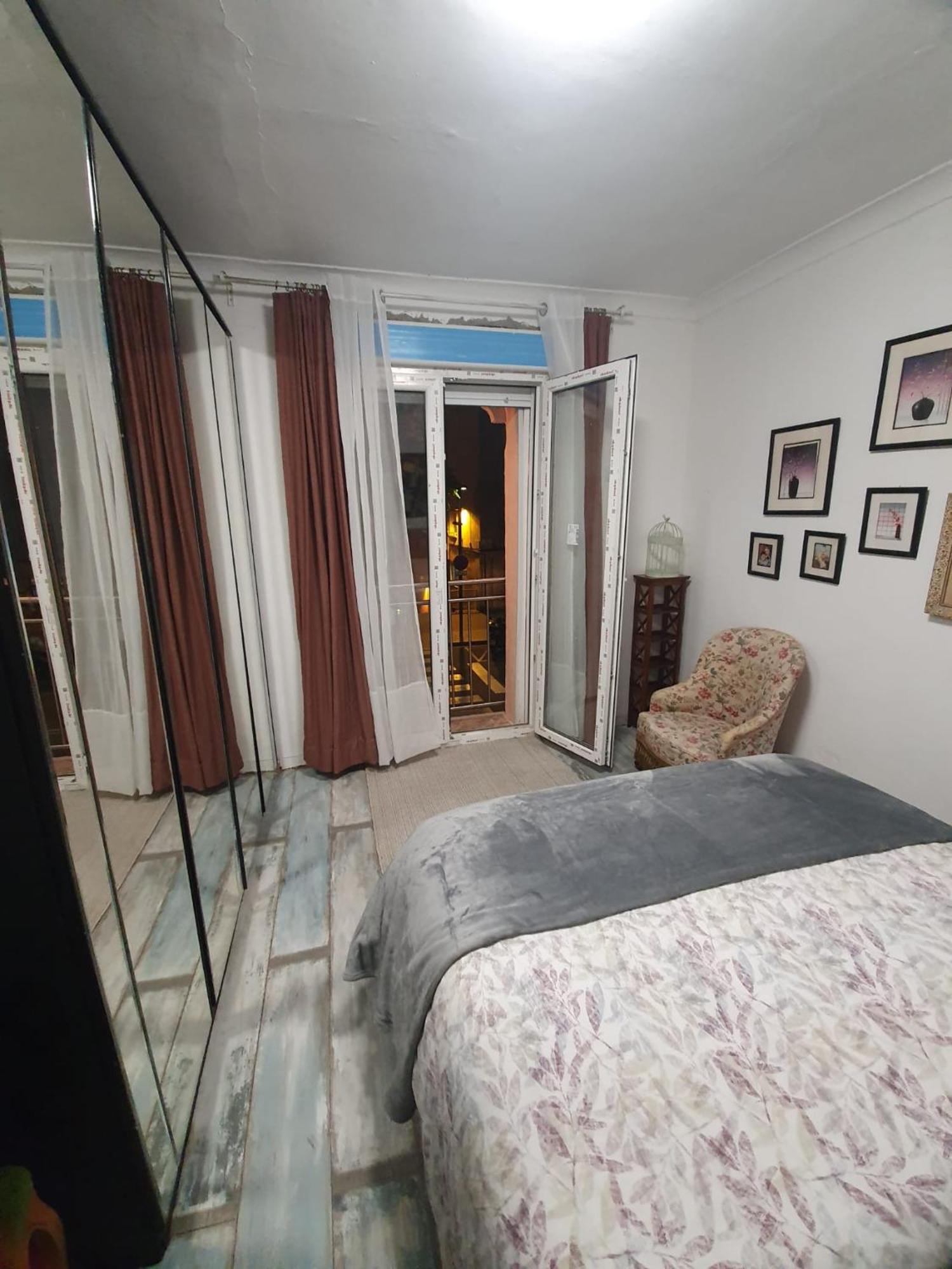 Studio Or Rooms With Private Bathroom Or Rooms With Shared Bathroom Barcelona Eksteriør billede
