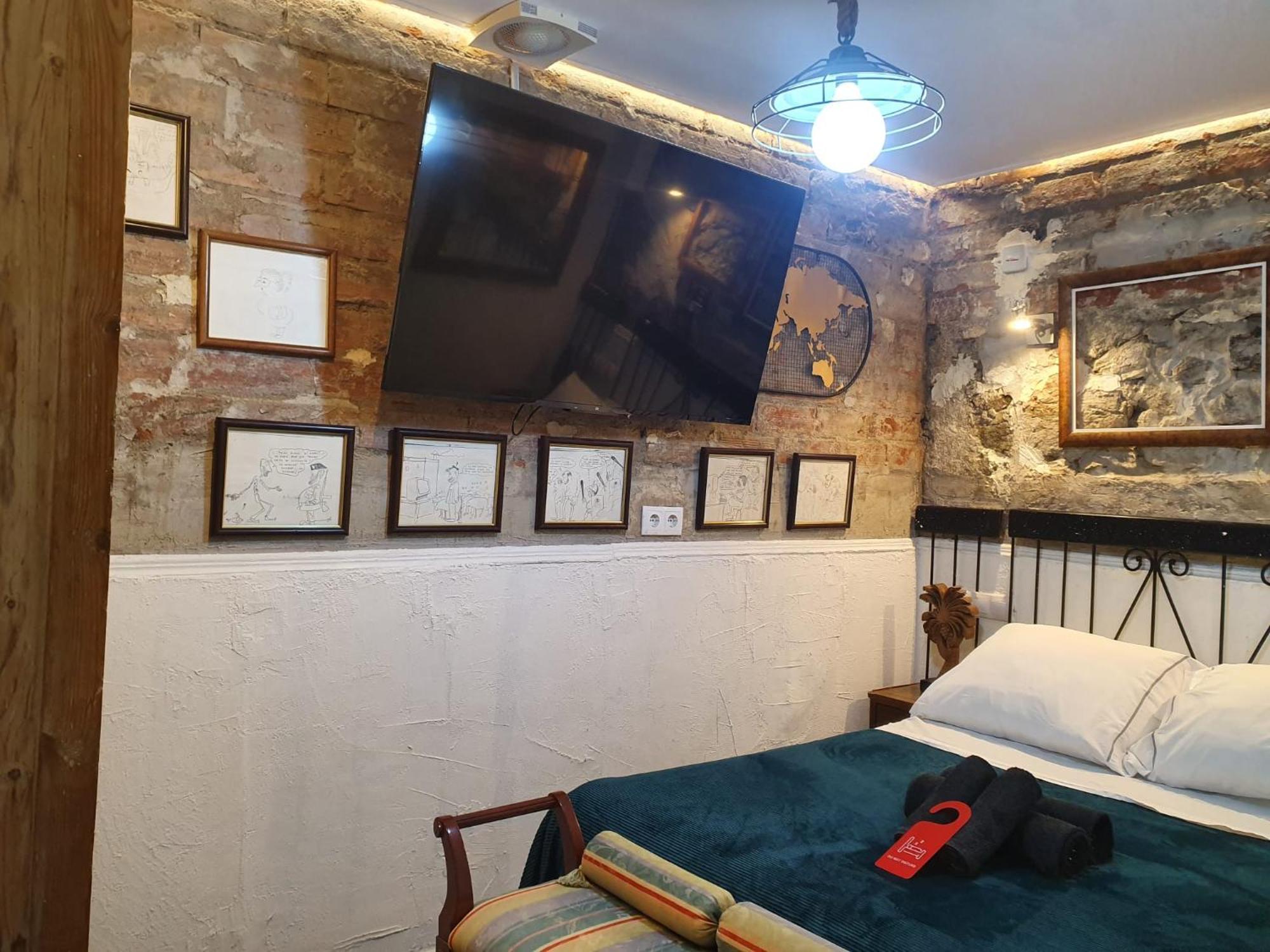 Studio Or Rooms With Private Bathroom Or Rooms With Shared Bathroom Barcelona Eksteriør billede