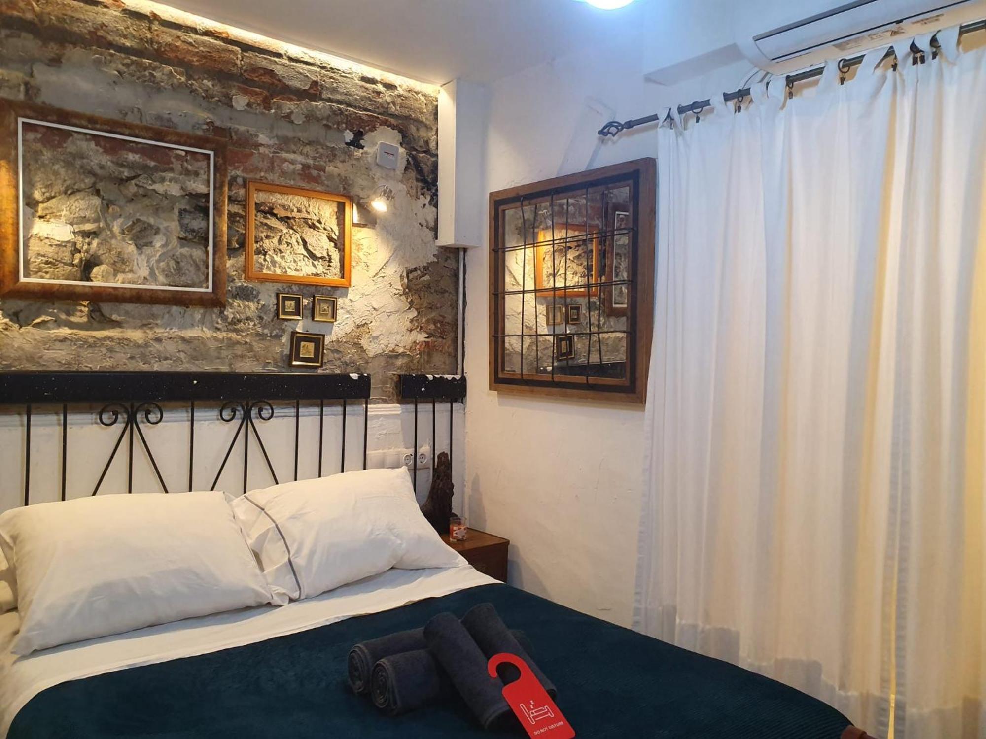 Studio Or Rooms With Private Bathroom Or Rooms With Shared Bathroom Barcelona Eksteriør billede