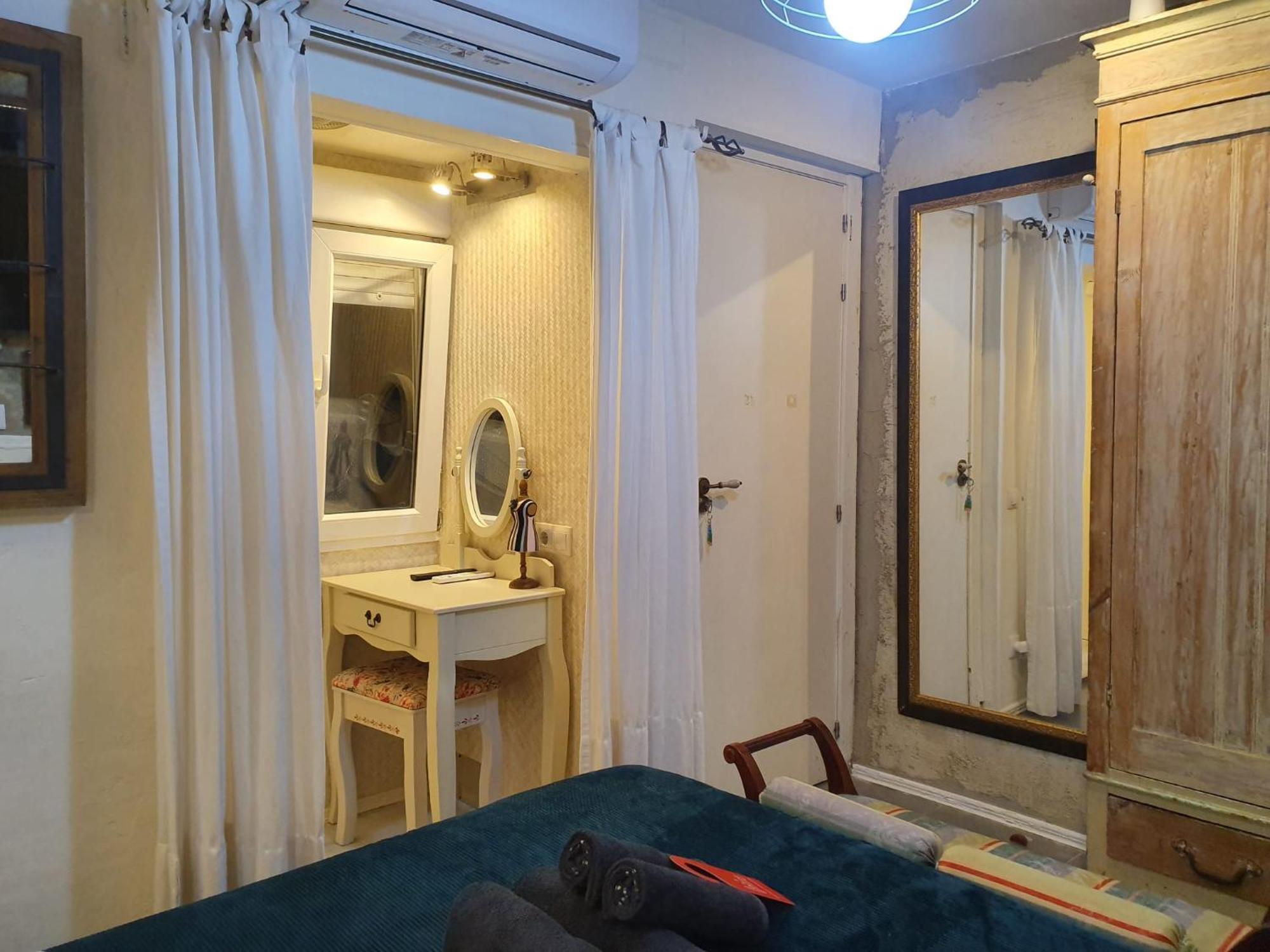 Studio Or Rooms With Private Bathroom Or Rooms With Shared Bathroom Barcelona Eksteriør billede