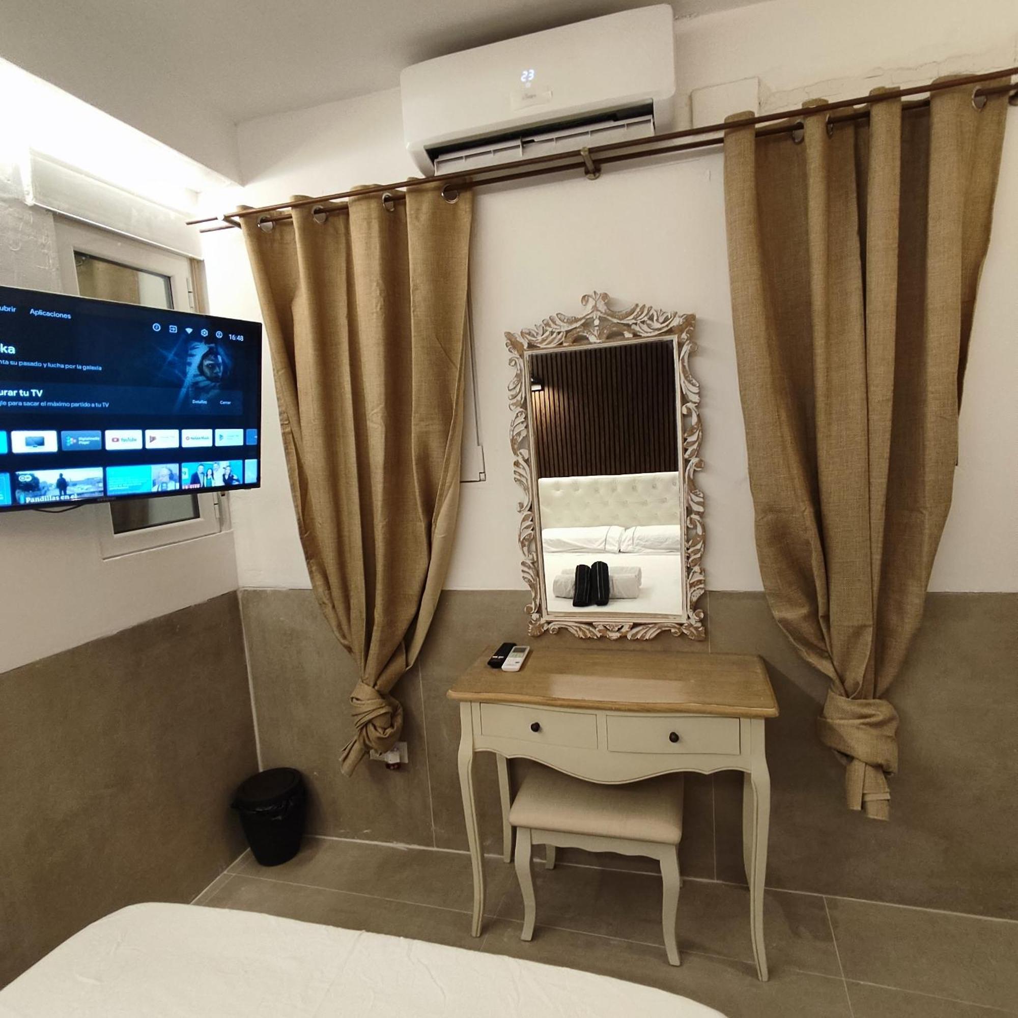 Studio Or Rooms With Private Bathroom Or Rooms With Shared Bathroom Barcelona Eksteriør billede